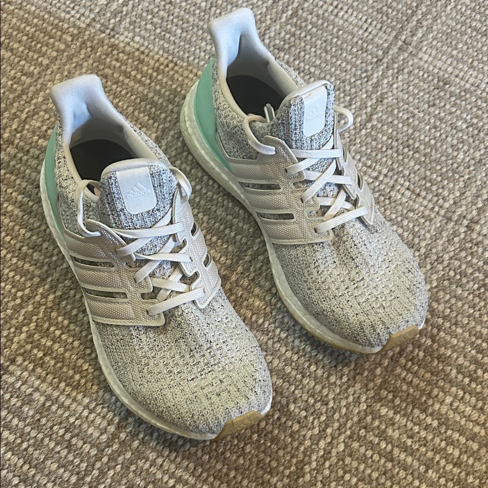 Adidas UltraBoost 4.0 Primeknit Women's Size 7. Running Shoes Carbon Clear Mint